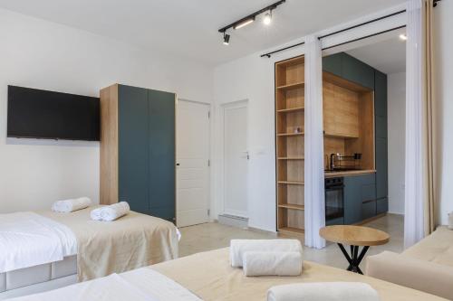 Studio with Balcony image 6