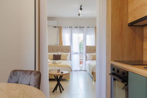 Studio with Balcony image 7