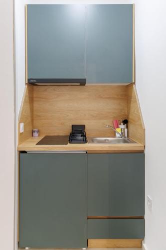 Studio with Balcony image 5