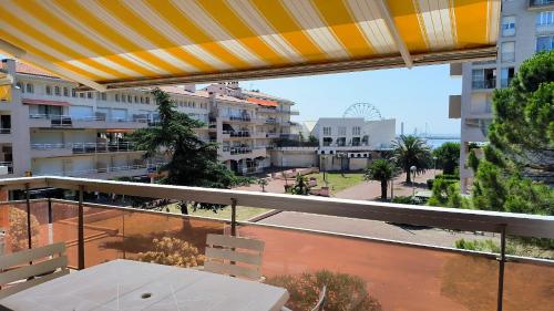 Apartment room in Terrasse XXL pour cet appart au port de St Cyprien