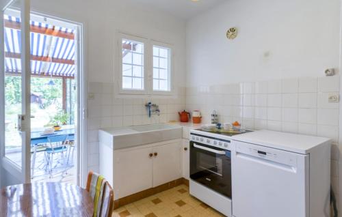 Kitchen, Charmante Maison Proche Plage in Vaux Sur Mer