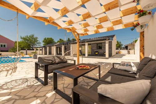 Unique Villa V with large pool in Buković