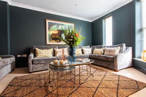 Celebration House - Sleeps 13 - Bath, Bath