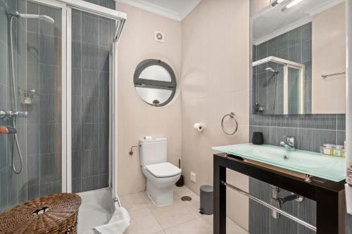Coastal Charm Apartment - image 3