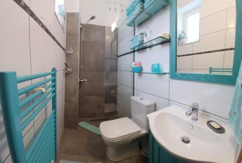 Shower, Diavaide Apartment in Kastelli