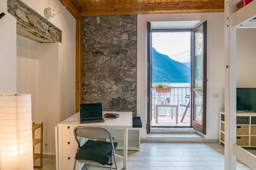 GuestHost - Lovely studio with balcony a few mt from the lake, Nesso (foto 6)