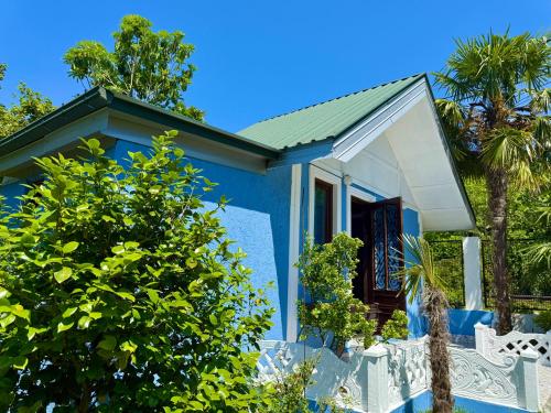 Коттедж в саду роз in 查克菲