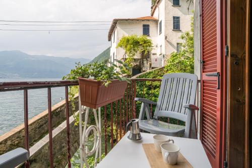 GuestHost - Lovely studio with balcony a few mt from the lake, Nesso (foto 3)