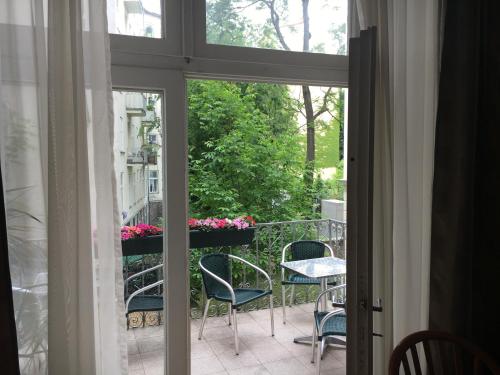 Pension Ani-Falstaff – Vienna, NY