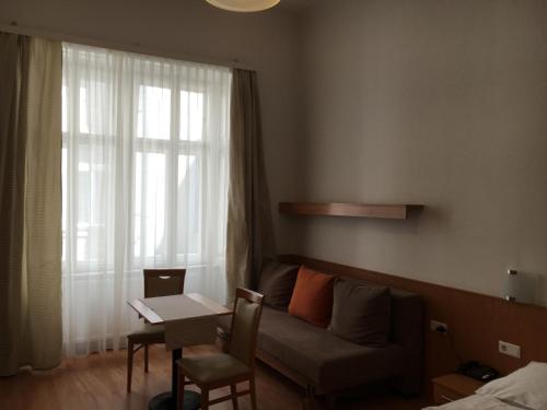 Pension Ani-Falstaff - image 14