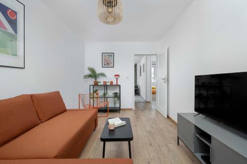 Large Apartment in Wrocław Center on the Market with 3 Bedrooms and Balcony by Noclegi Renters - image 5