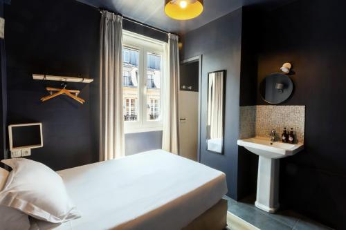 Standard Single Room image 4