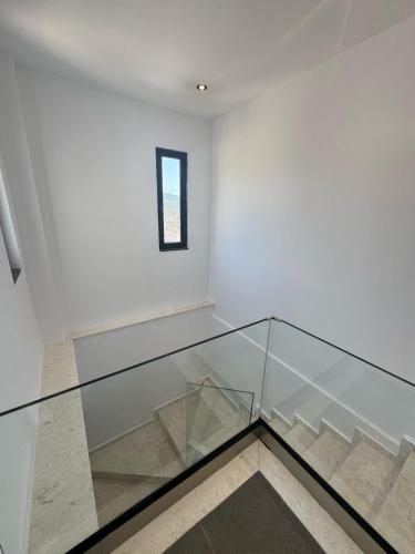 One-Bedroom Apartment image 8