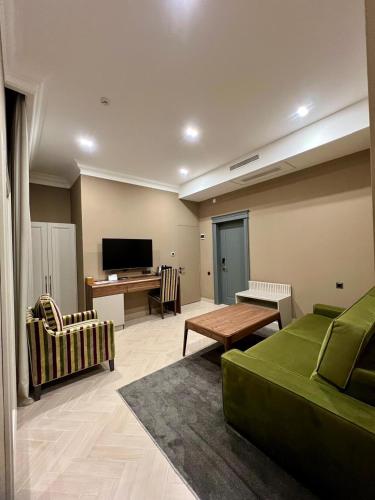 room detail thumbnail 1