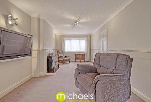 For Contractors, businesses, families - next to Colchester Royal Grammar School in Lexden