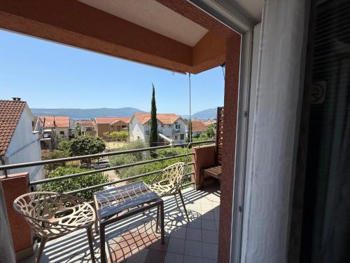 One-Bedroom Apartment with Balcony and Sea View image 7