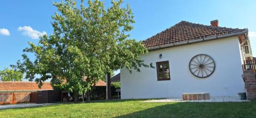 สวน, Kelepelő Porta (Kelepelo Porta) in โปรอสซโล่