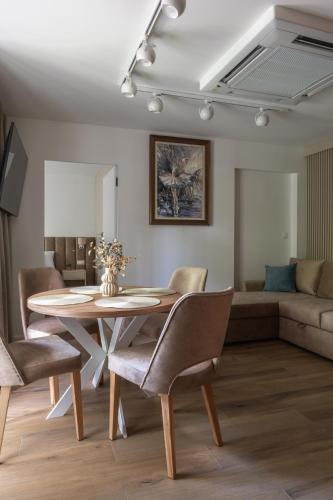 Apartament przy Potoku 26 w centrum Zakopanego - bezpłatny parking i klimatyzacja - IZBY PODHALAŃSKIE, Закопане (фото 5)