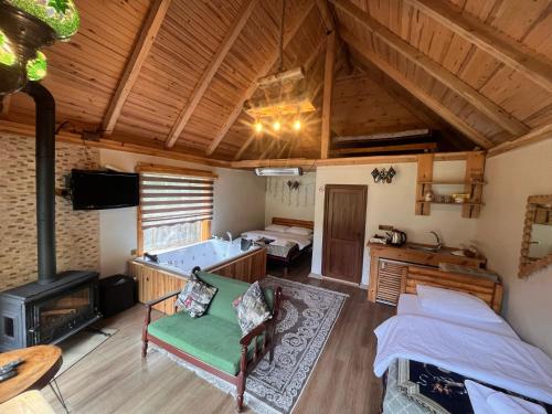 Skats, Ladin Dağ evi (Ladin Dag evi) in Meydanköy