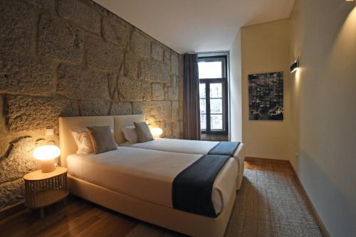 One-Bedroom Apartment image 2