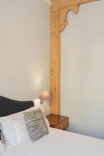 Double Room with Balcony image 10