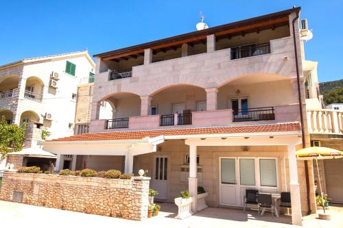 Domus Apartments - Free Private Parking 3