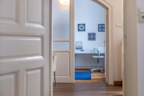 Two-Bedroom Deluxe Apartment image 7