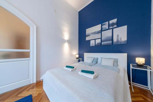 Two-Bedroom Deluxe Apartment image 4