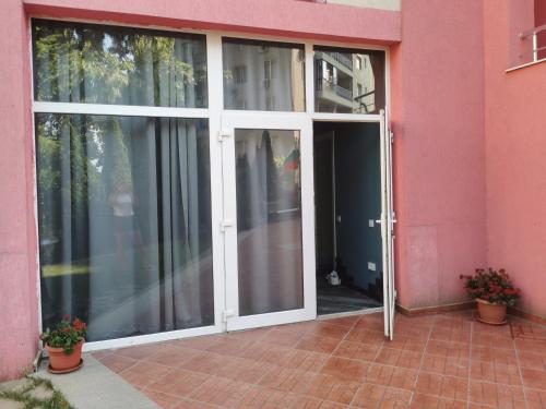 2 bedrooms, 3 beds