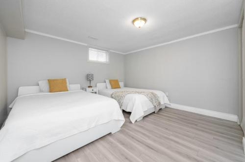 Entire House with 6 Bedrooms, 2 Full Bathrooms, and 1 Half Bathroom · Vars