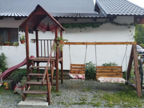 Spēļu laukums, Cabana Dănuțza (Cabana Danutza) in Arieseni