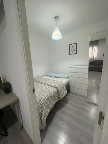 Two-Bedroom Apartment room in EL14 Apartamento 2 dormitorios Chamberi Wifi