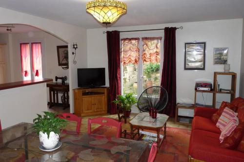 Villa hameau paisible Ardouane, à côté voie verte (Villa hameau paisible Ardouane, a cote voie verte) in Riols