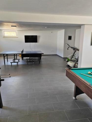 Villa with Sea View image 4