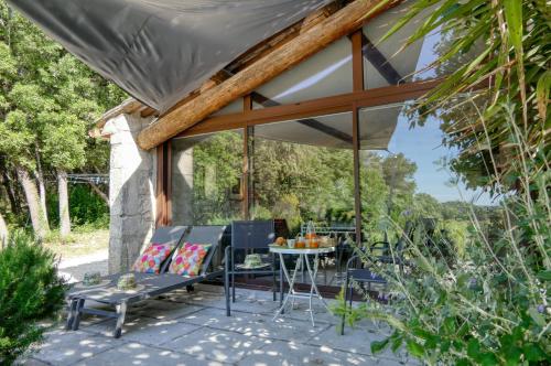 Bejárat, Escapade romantique en Drôme, vue sur les vignes (Escapade romantique en Drome, vue sur les vignes) in Solerieux (Rhone-Alpes)