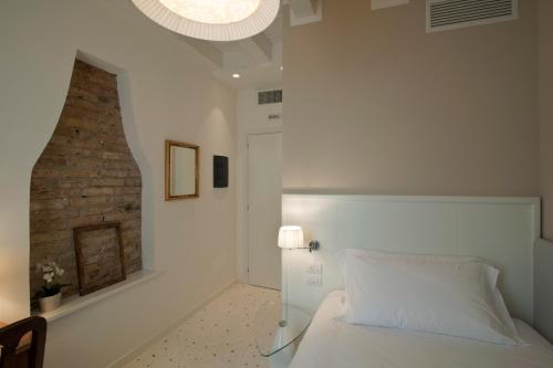 Business Single Room image 3