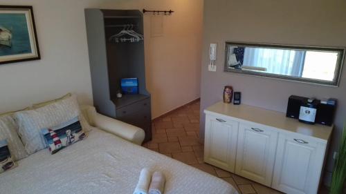 Studio Apartment image 6