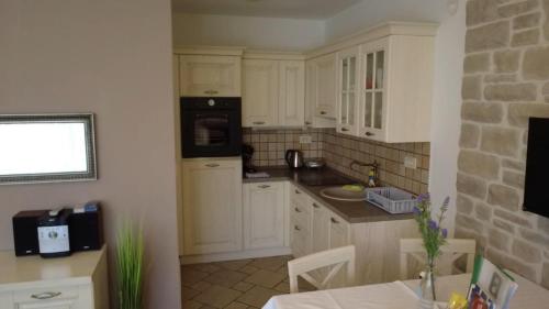 Studio Apartment image 5