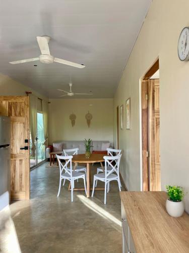 Teva Guest House with Shared pool in Cabuya