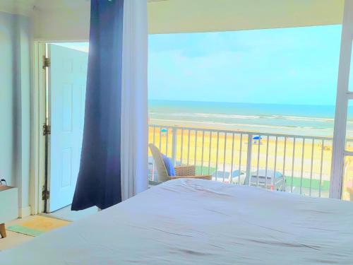 Direct Oceanfront With Balcony in Daytona Beach, USA