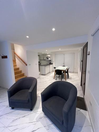 Two-Bedroom Apartment image 5