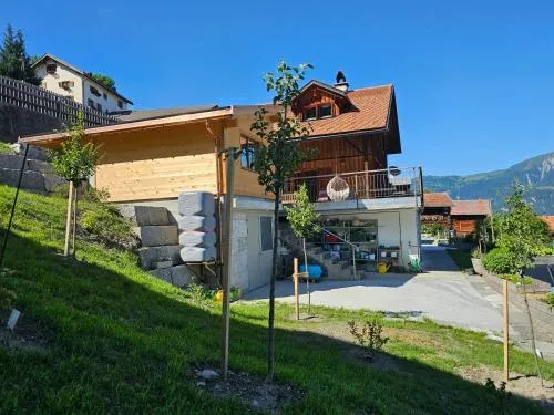 Försterhaus Dalin Ferienwohnung Schweizer Alpen in Präz, Schweiz