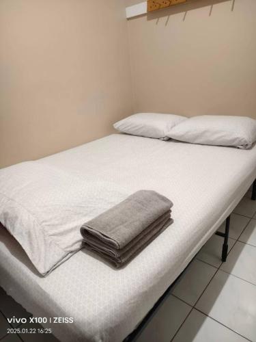 เตียงนอน, โทรอนโต แทรเวลเลอร์ โฮม (Toronto Travellers Home) near ตลาดเคนซิงตัน