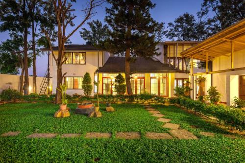 Grandeur Villa by StayJade Huge Garden 5BHK