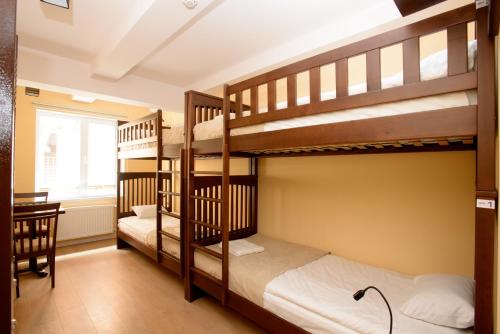 1 bunk bed
