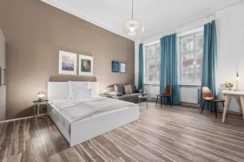 Holiday 33 Apartment K next to Alexanderplatz, 4 rooms with bathroom & guest toilet in Berlin, Deutschland