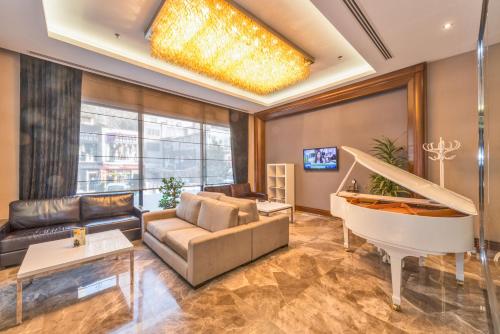 Shared lounge/TV area, Istanbul Dora Hotel in Sisli