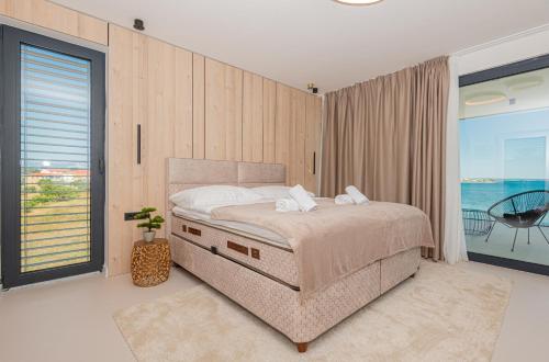 Seafront Villa Serena with pool and seaview - image 5