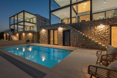 Seafront Villa Serena with pool and seaview - image 2