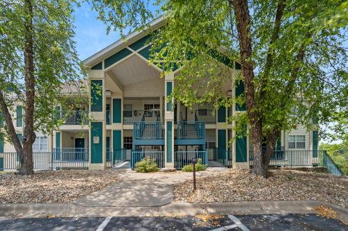Swansons King Suite - 1 mile from Branson